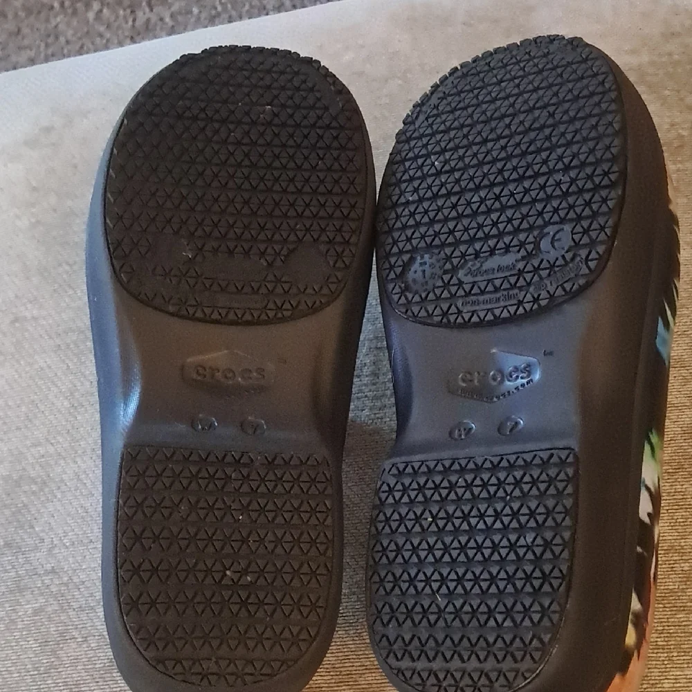 Tie Dye Crocs Clogs Like New condition women's size 7 - Picture 4 of 10